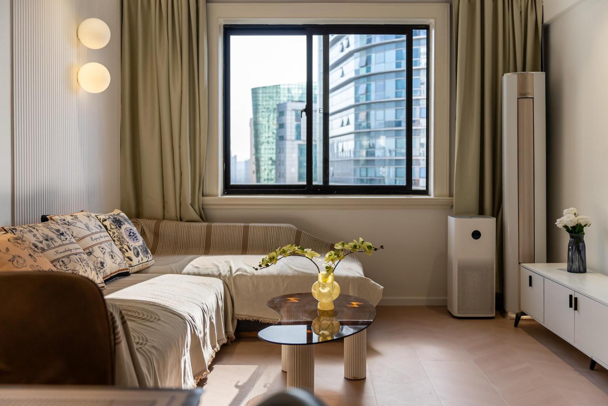Downtown Yi Du - Near Jing'an Temple Subway 200 Meters And Shopping Mall *